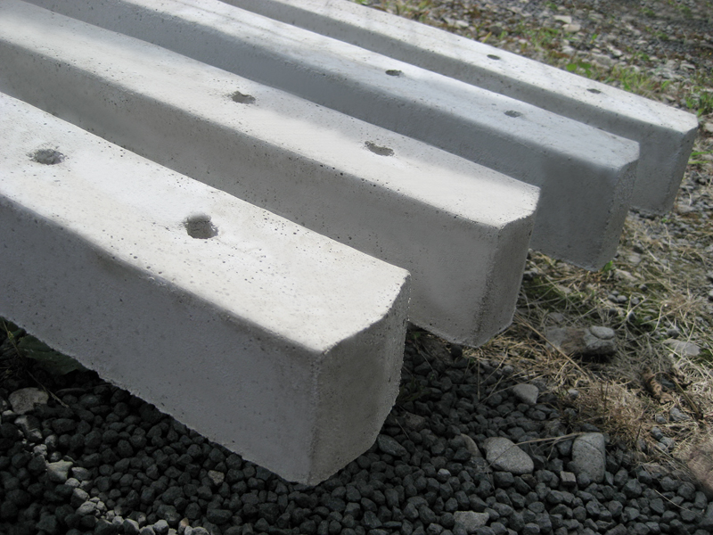 betonowe słupki